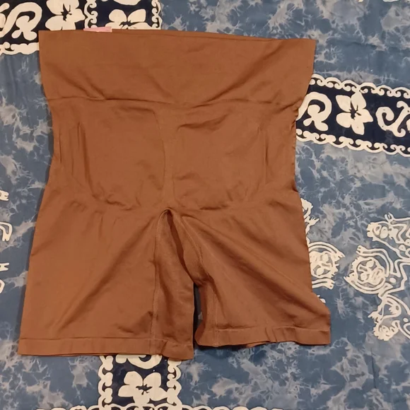 Cacique Brown High Waist Shorts with Seamless Design - Picture 8 of 10